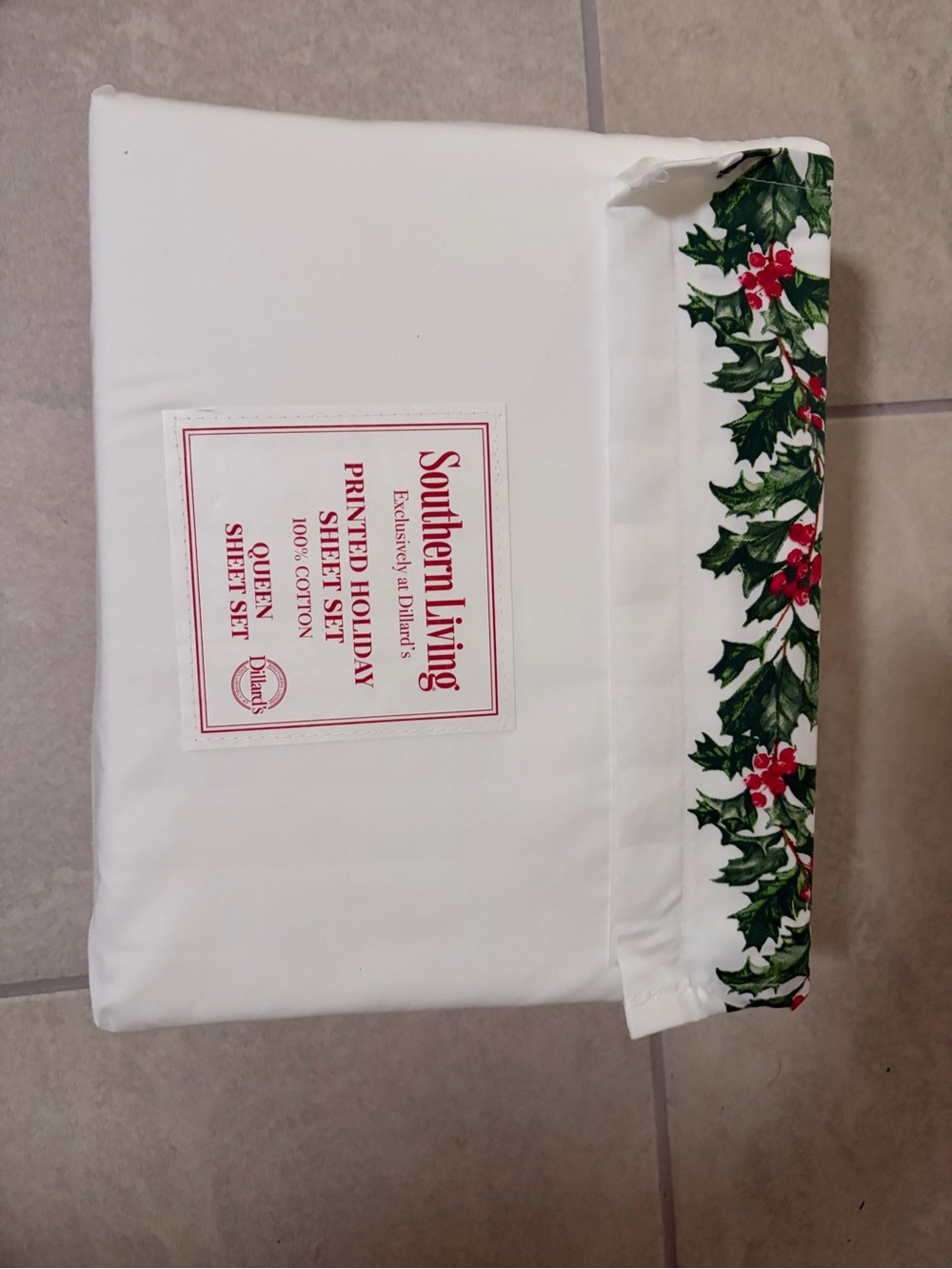 Southern Living Christmas Sheets Queen set White With Holly Floral Print NEW